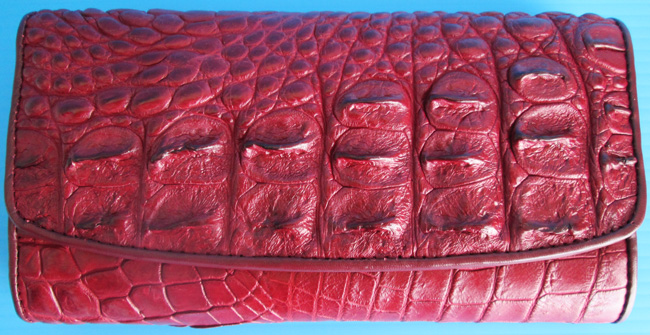 Темно-красный женский кошелек из кожи крокодила