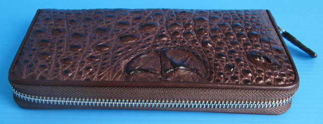 Темно-коричневый женский кошелек-клатч из кожи крокодила