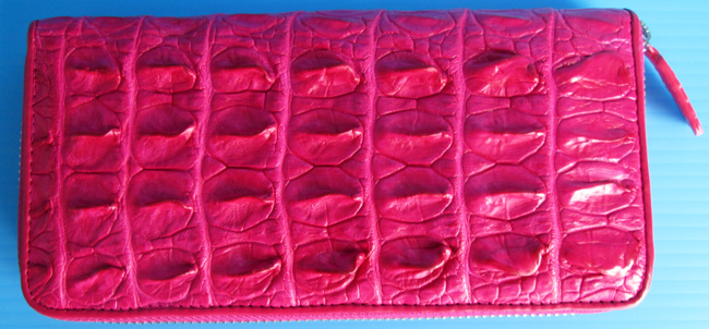 розовый женский кошелек-клатч из кожи крокодила