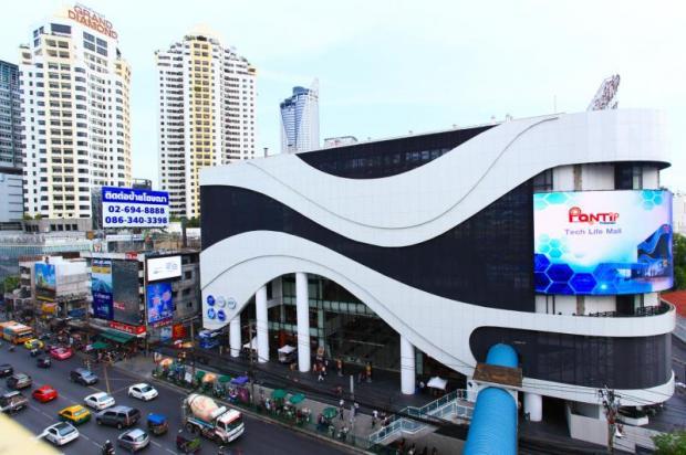 Новый вид здания торгового центра Пантип Плаза в центре Бангкока после реконструкции