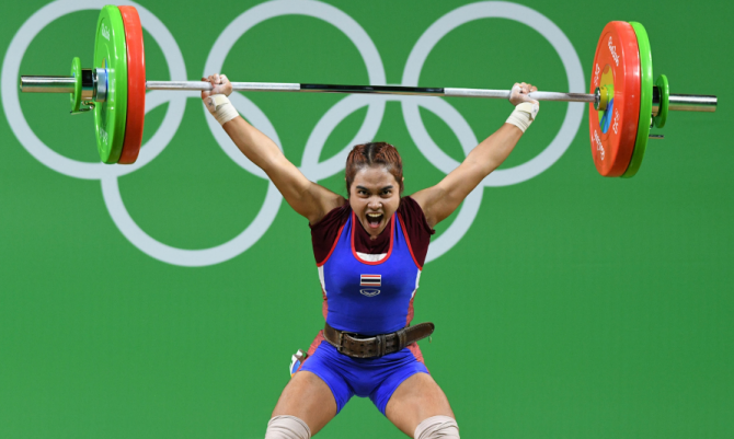 Сопита Танасан, тайская спортсменка, выигравшая золотую медаль на Олимпиаде в Рио-2016 в результате соревнований в тяжёлой атлетике