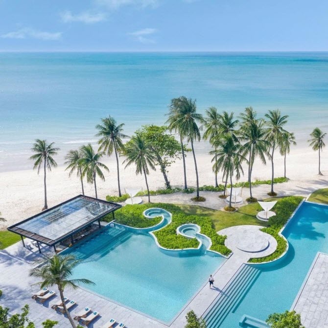 вид из люксового отеля Centara Reserve Samui на Сиамский залив и пляж Чавенг на острове Самуи