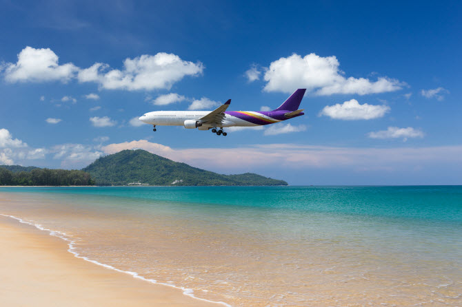 Май Као  (Mai Khao) - это пляж с самолетами на Пхукете.  Несмотря на то, что с 1 апреля 2022 года в Таиланде вводится побор на туристов в размере 300 бат (официально туристический сбор), королевство всё равно останется популярным туристическим направлением.